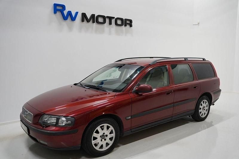 Mörkröd Begagnad 2001 Volvo V70 Kombi | 24 700 kr (Marknadspris) - Bild 1/4