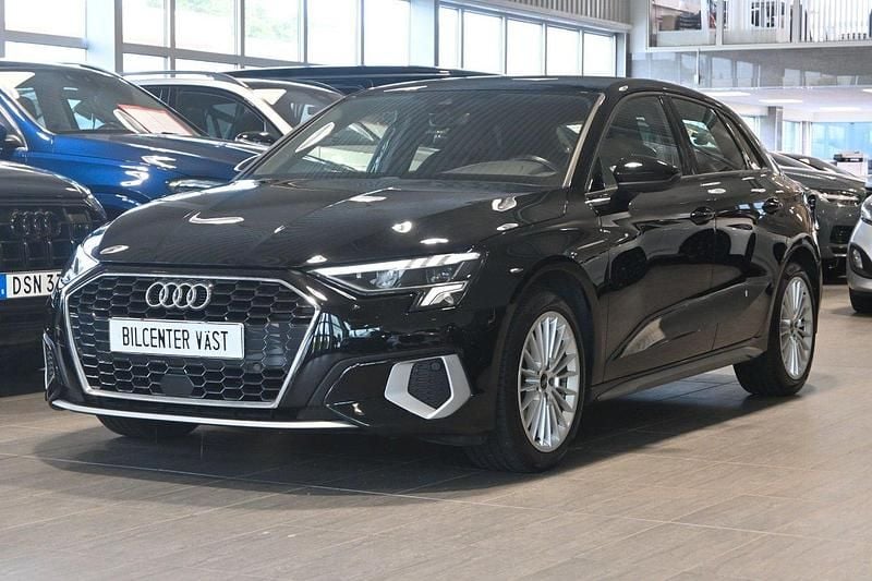 Svart Begagnad 2021 Audi A3 Sportback Proline Halvkombi | 249 000 kr (Marknadspris) - Bild 1/4