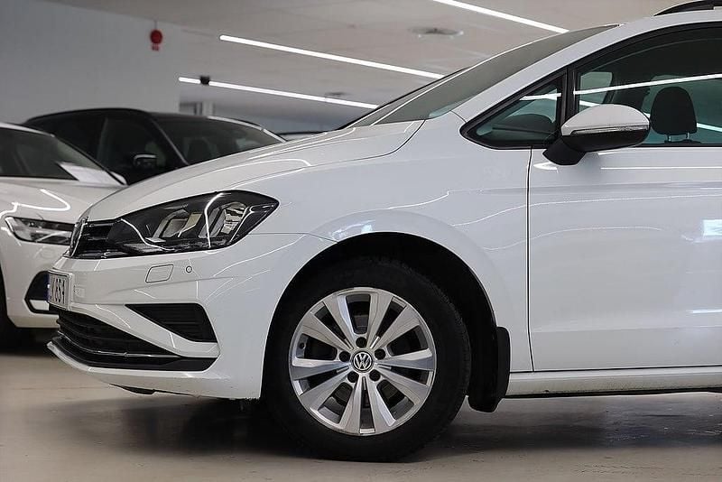 Begagnad VW Golf VII 116 HK (85 kW) 2018 Vit Halvkombi