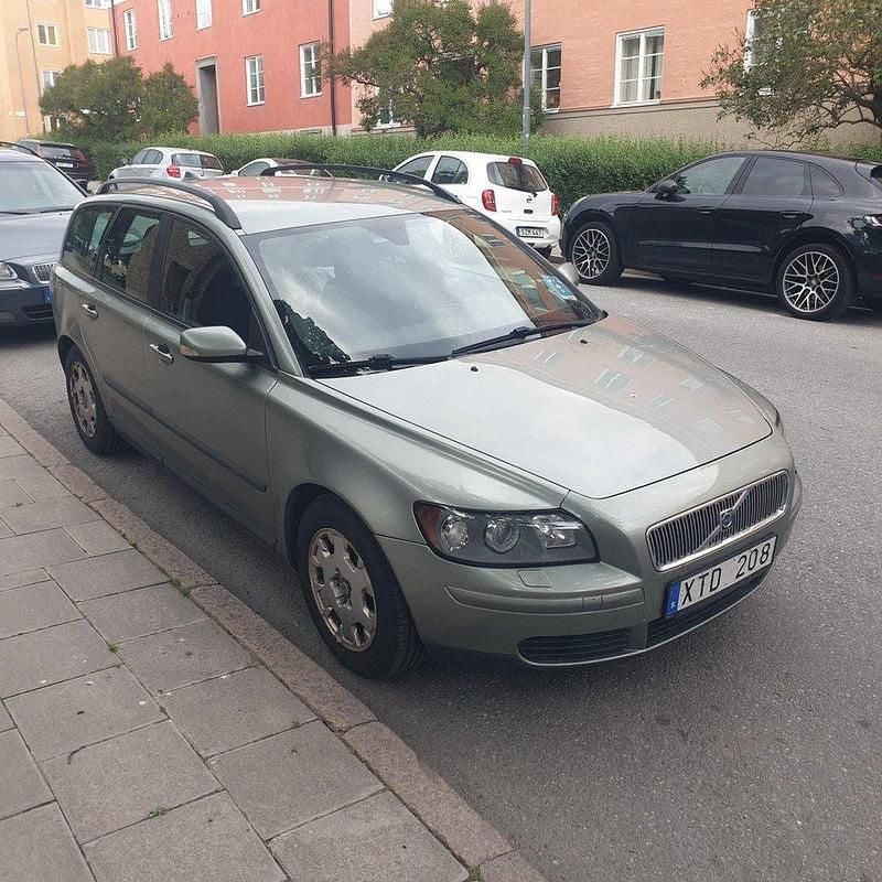 Grön Begagnad 2006 Volvo V50 Kombi | 12 000 kr (Superpris) - Bild 1/4