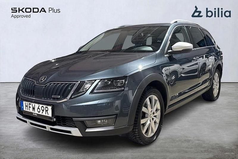 Grå Begagnad 2020 Skoda Octavia Scout Kombi | 239 000 kr (Bra pris) - Bild 1/4
