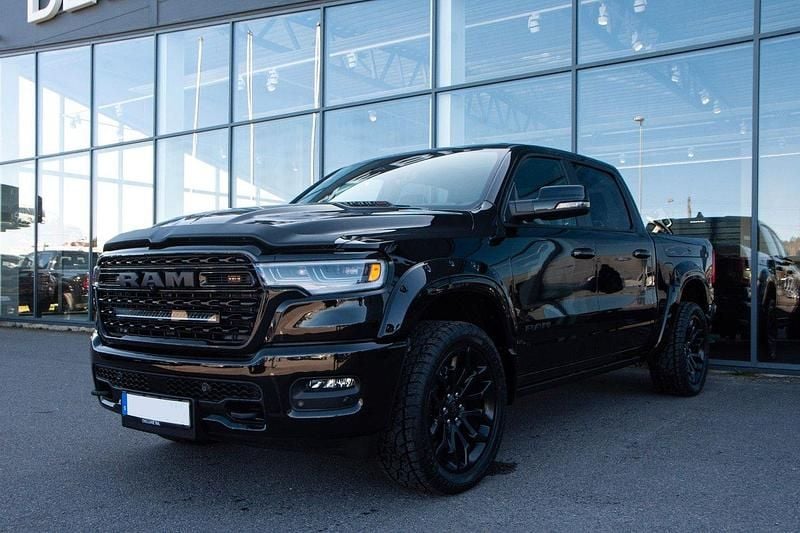 Svart Ny 2025 Dodge Ram Limited Pickup | 1 332 500 kr (Marknadspris) - Bild 1/4