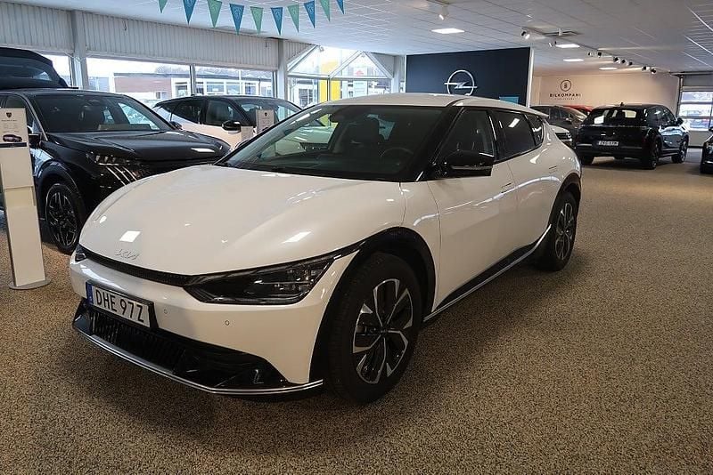 Vit Begagnad 2024 Kia EV6 SUV | 448 800 kr (Superpris) - Bild 1/4