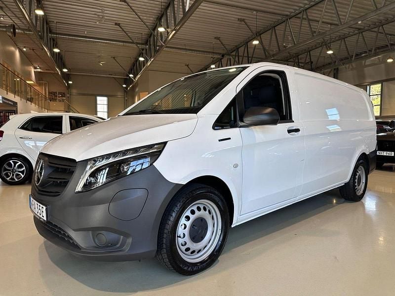 Vit Begagnad 2023 Mercedes e-Vito Minibuss | 359 900 kr (Lite dyr) - Bild 1/4