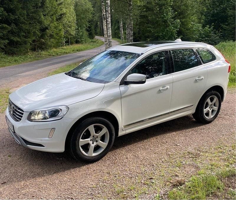 Vit Begagnad 2017 Volvo XC60 Standard SUV | 189 000 kr (Superpris) - Bild 1/4