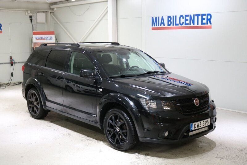 Svart Begagnad 2015 Fiat Freemont Black Code SUV | 109 000 kr (Marknadspris) - Bild 1/4