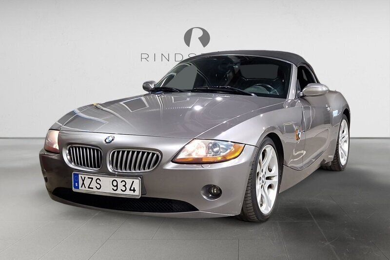 Ljusgrå Begagnad 2003 BMW Z4 Cab | 159 900 kr (Lite dyr) - Bild 1/1