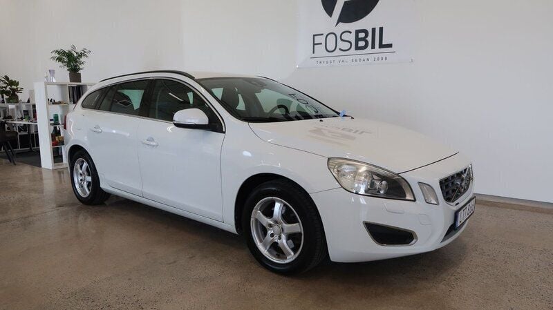 Vit Begagnad 2011 Volvo V60 Kombi | 119 900 kr (Superpris) - Bild 1/3