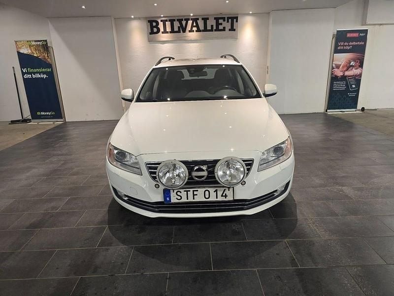Begagnad Volvo V70 Momentum 136 HK (100 kW) 2014 Vit Kombi