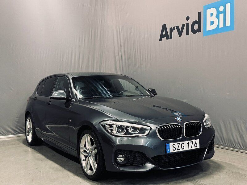 Grå Begagnad 2017 BMW 120 Shadowline Halvkombi | 204 800 kr (Marknadspris) - Bild 1/3