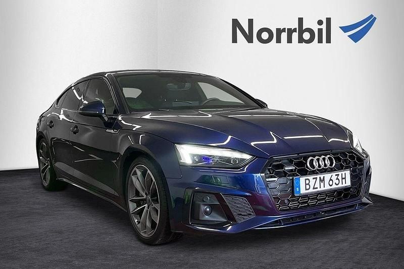 Blå Begagnad 2021 Audi A5 Sportback S-Line Halvkombi | 359 000 kr (Lite dyr) - Bild 1/4