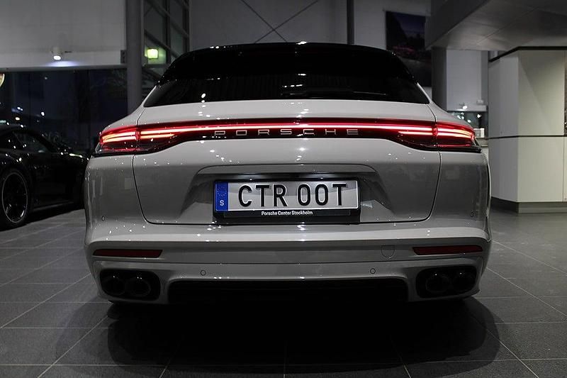 Begagnad Porsche Panamera Platinum Edition 330 HK (242 kW) 2023 Ljusgrå Kombi