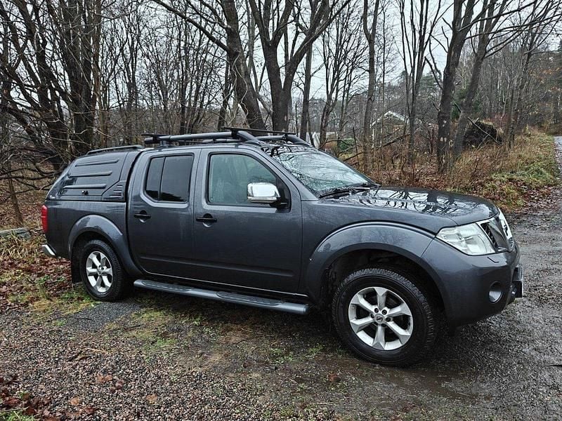 Grå Begagnad 2011 Nissan Navara Pickup | 115 000 kr (Marknadspris) - Bild 1/4