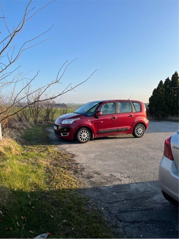 Röd Begagnad 2009 Citroën C3 Picasso Minibuss | 22 500 kr (Bra pris) - Bild 1/4