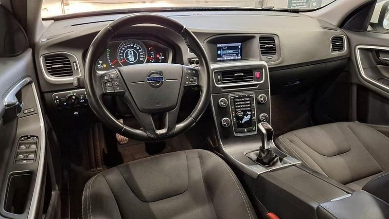Begagnad Volvo V60 Kinetic 120 HK (88 kW) 2016 Vit Kombi