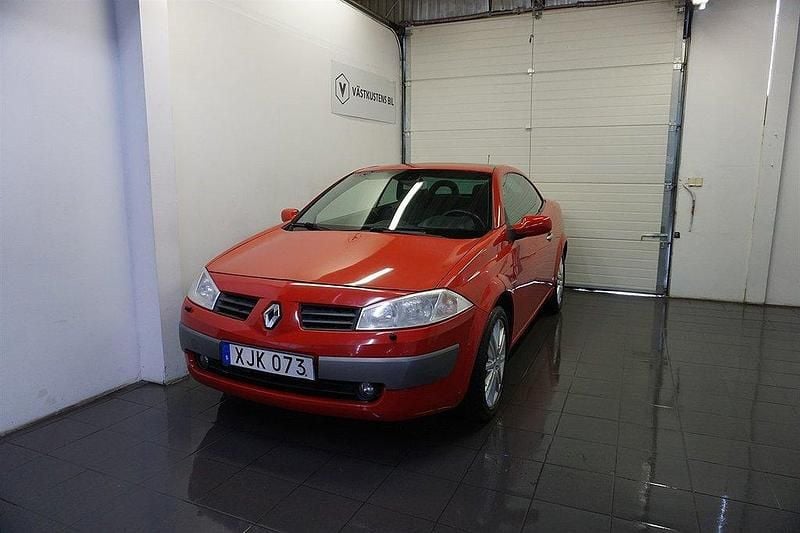 Mörkröd Begagnad 2005 Renault Mégane Cabriolet Cab | 39 900 kr (Marknadspris) - Bild 1/4