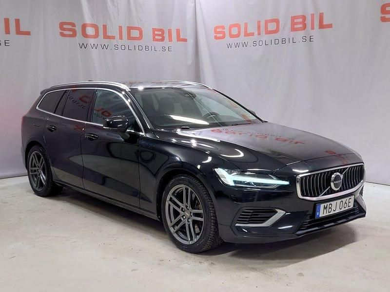 Onyx black Begagnad 2024 Volvo V60 Core Kombi | 369 800 kr (Marknadspris) - Bild 1/4