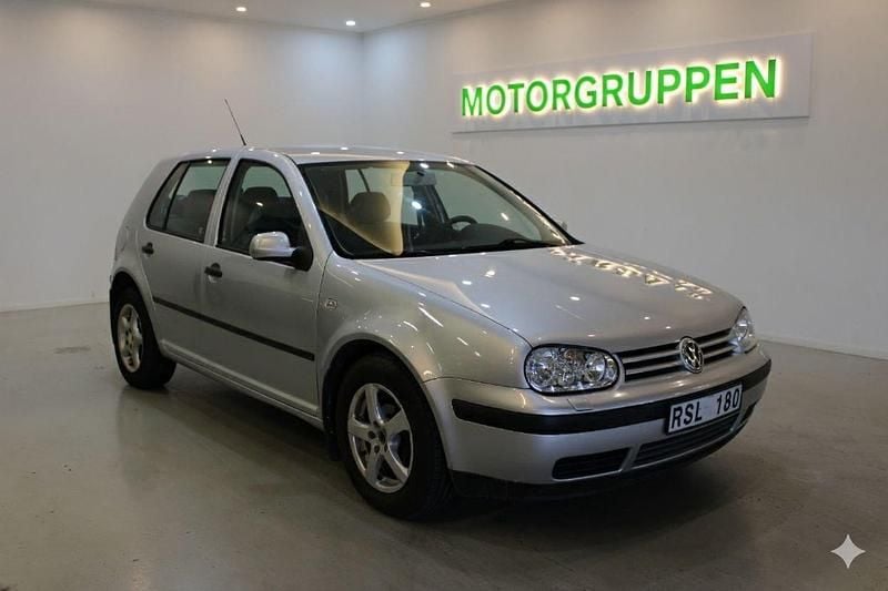 Silver Begagnad 2000 VW Golf IV Comfortline Halvkombi | 29 900 kr (Bra pris) - Bild 1/4