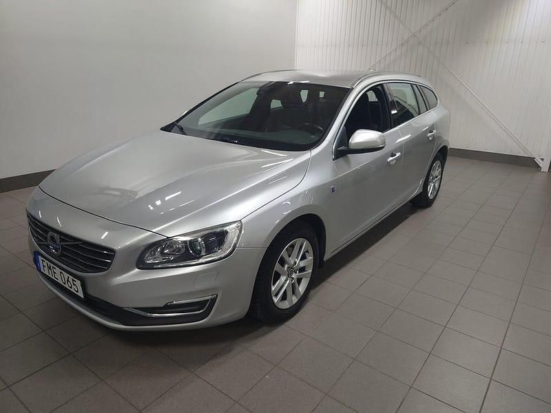 Begagnad Volvo V60 Ocean Race 181 HK (133 kW) 2014 Silver Kombi