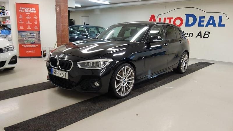 Svart Begagnad 2016 BMW 118 M Sport Halvkombi | 134 900 kr (Bra pris) - Bild 1/4