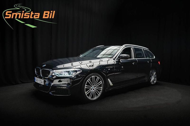 Svart Begagnad 2019 BMW 540 M Sport Kombi | 399 800 kr (Marknadspris) - Bild 1/4