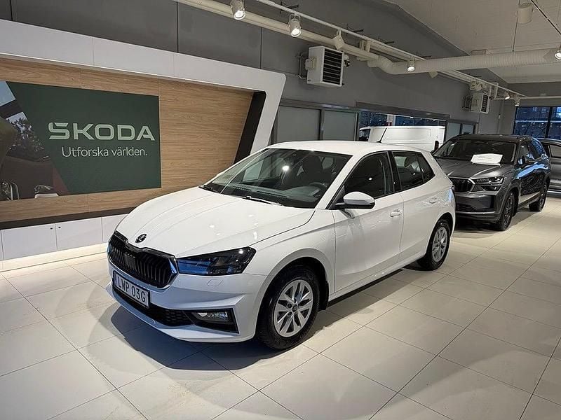 Ny Skoda Fabia 2026 Vit Halvkombi