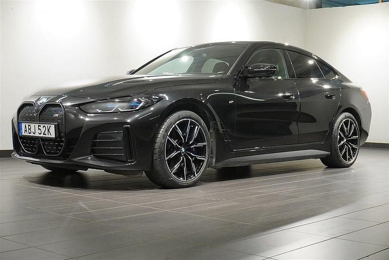 Svart Begagnad 2022 BMW i4 Shadowline Sedan | 529 000 kr (Marknadspris) - Bild 1/4