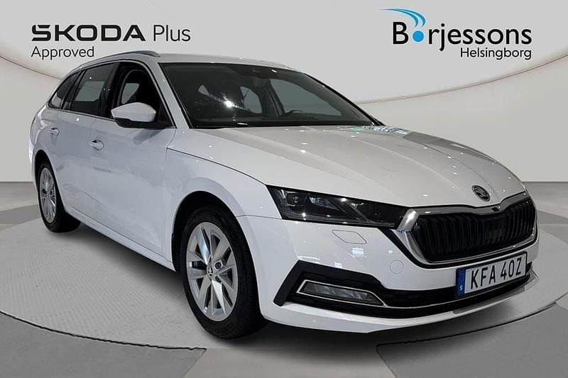Vit Begagnad 2022 Skoda Octavia Kombi | 264 900 kr (Lite dyr) - Bild 1/4