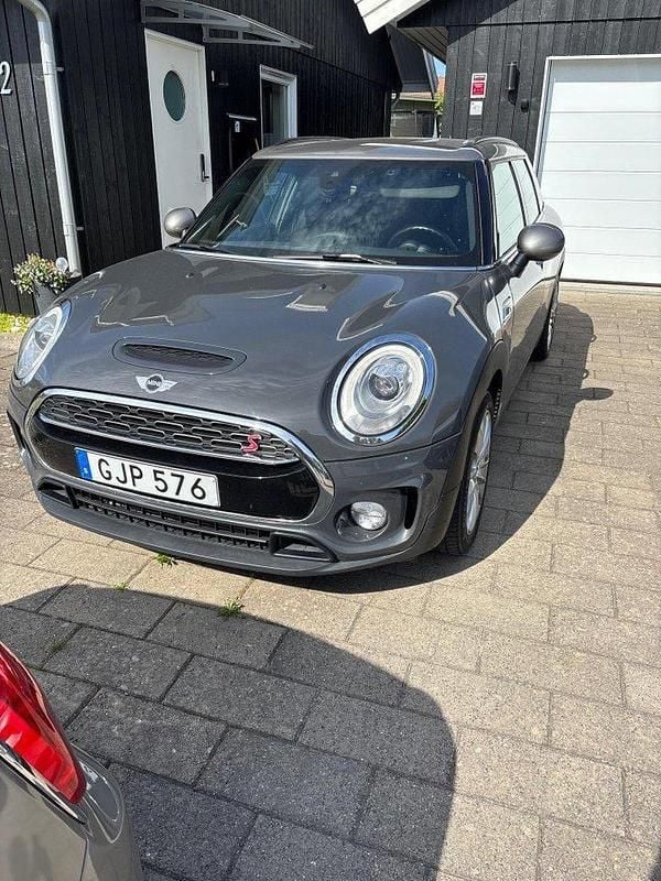 Grå Begagnad 2018 Mini Cooper S Clubman Pepper Kombi | 158 000 kr (Marknadspris) - Bild 1/4