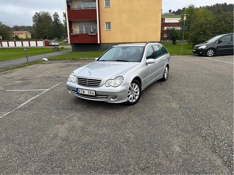 Silver Begagnad 2006 Mercedes C180 Kombi | 40 000 kr - Bild 1/4