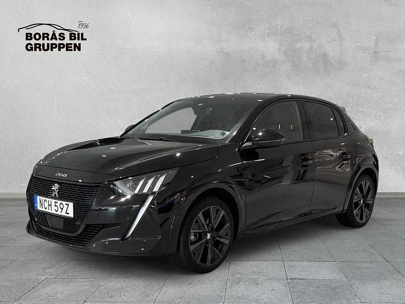 Svart Begagnad 2023 Peugeot e-208 GT Halvkombi | 239 000 kr (Dyr) - Bild 1/4
