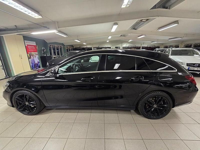Begagnad Mercedes CLA200 Shooting Brake 136 HK (100 kW) 2018 Svart Kombi
