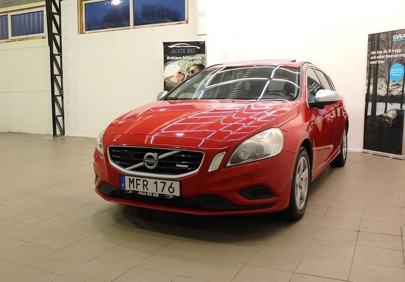 Begagnad Volvo V60 R-Design 163 HK (119 kW) 2012 Röd Kombi
