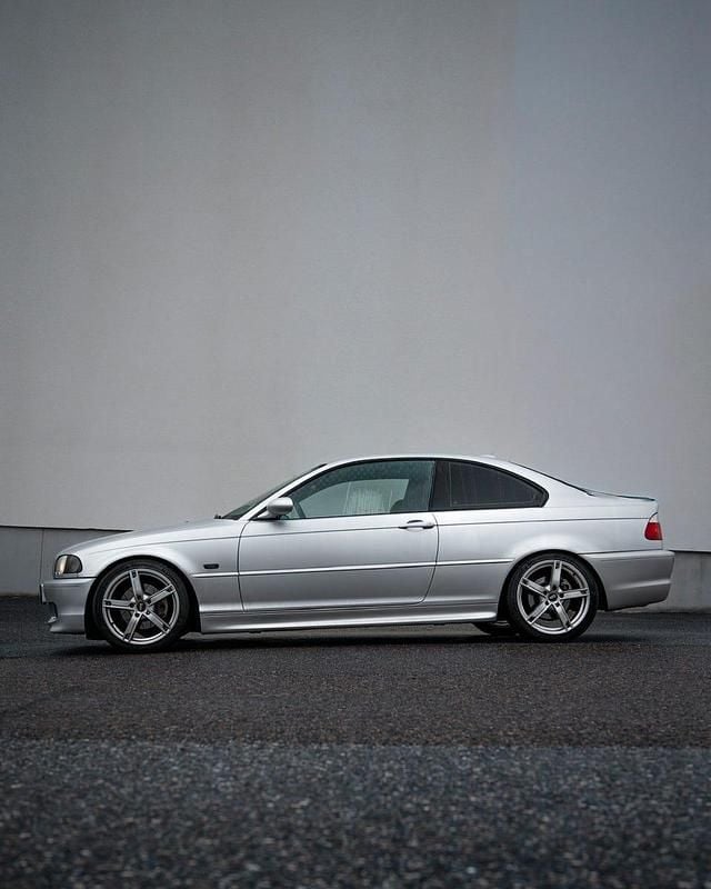 Begagnad BMW 325 192 HK (141 kW) 2003 Sportkupé