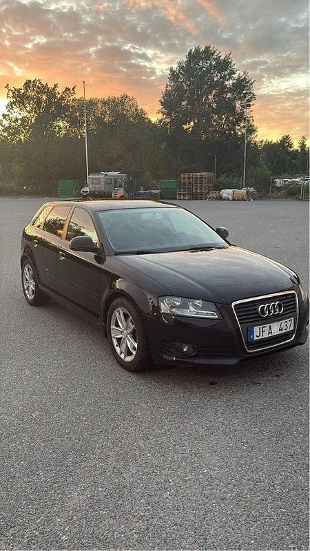 Svart Begagnad 2009 Audi A3 Sportback Comfort Halvkombi | 50 000 kr (Marknadspris) - Bild 1/4