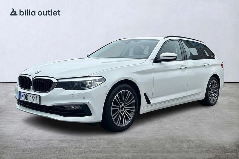 Vit Begagnad 2018 BMW 520 Sport Line Kombi | 184 900 kr (Marknadspris) - Bild 1/3