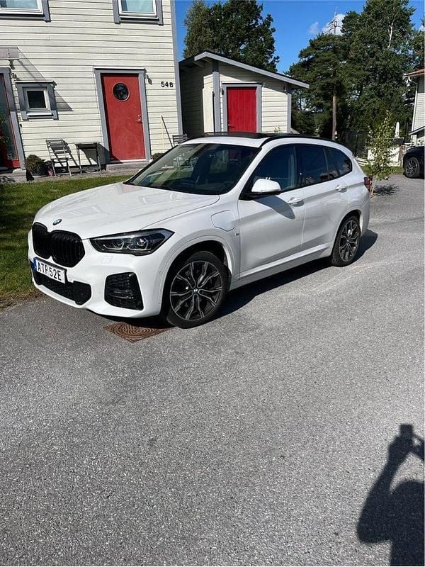 Vit Begagnad 2021 BMW X1 M Sport SUV | 325 000 kr (Lite dyr) - Bild 1/4