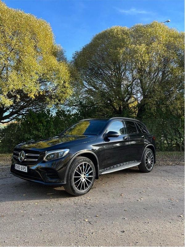 Svart Begagnad 2017 Mercedes GLC350 AMG SUV | 299 000 kr (Marknadspris) - Bild 1/4