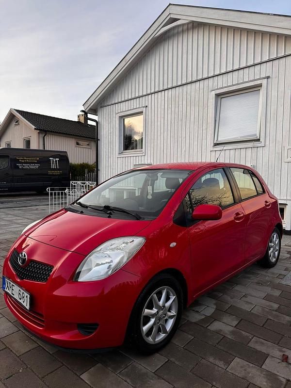 Begagnad 2006 Toyota Yaris Halvkombi | 29 900 kr (Marknadspris) - Bild 1/4