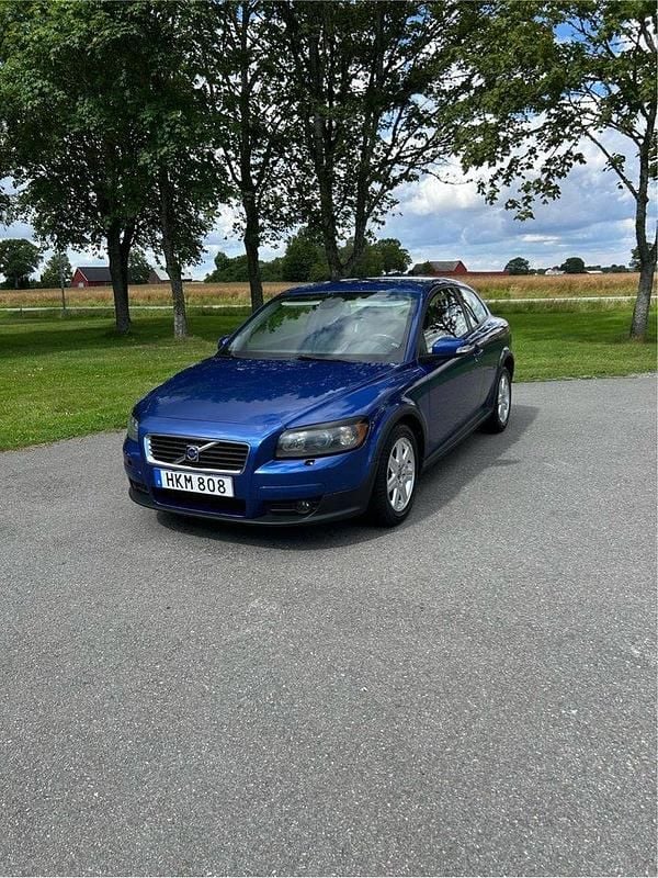 Blå Begagnad 2008 Volvo C30 Momentum Halvkombi | 35 000 kr (Marknadspris) - Bild 1/4
