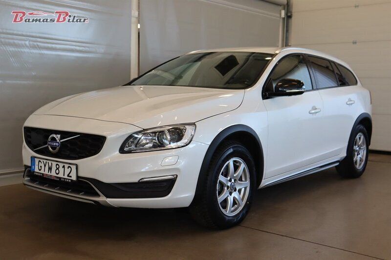 Vit Begagnad 2016 Volvo V60 CC Momentum Kombi | 199 900 kr (Marknadspris) - Bild 1/4