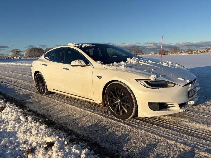 Begagnad 2017 Tesla Model S Halvkombi | 249 000 kr (Dyr) - Bild 1/4