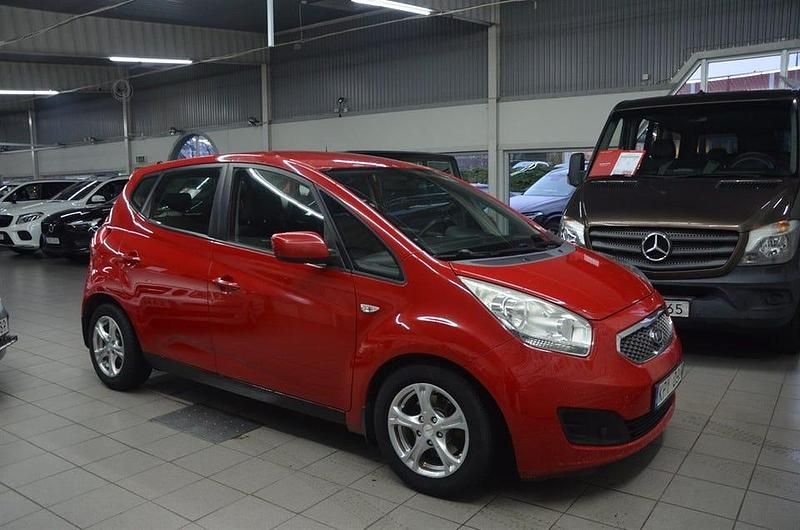 Begagnad Kia Venga 90 HK (66 kW) 2010 Röd Halvkombi