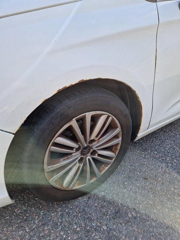 Vit Begagnad 2012 Citroën C4 Halvkombi | 9 000 kr (Superpris) - Bild 1/4