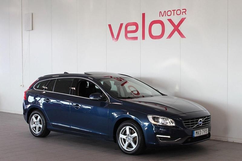 Blå Begagnad 2014 Volvo V60 Momentum Kombi | 119 900 kr (Marknadspris) - Bild 1/4