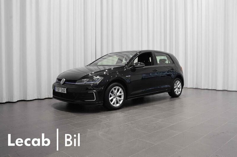 Svart Begagnad 2020 VW Golf VIII GTE Kombi | 219 500 kr (Bra pris) - Bild 1/4