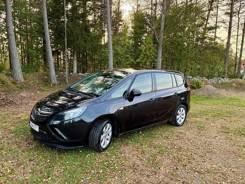 Svart Begagnad 2016 Opel Zafira Tourer Enjoy Minibuss | 79 000 kr (Bra pris) - Bild 1/4