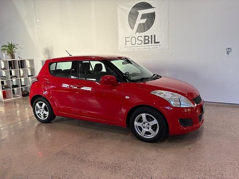 Röd Begagnad 2012 Suzuki Swift Halvkombi | 69 900 kr (Marknadspris) - Bild 1/3