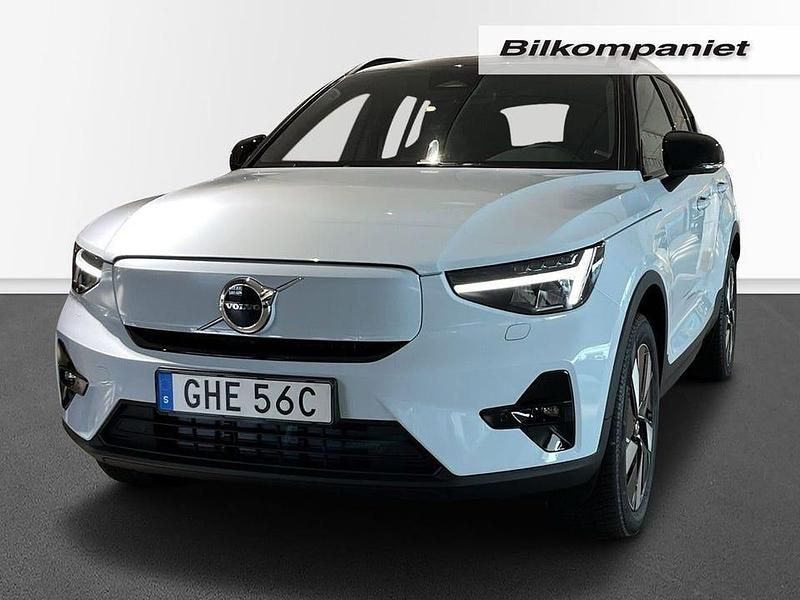 Blå Begagnad 2024 Volvo XC40 Plus SUV | 479 000 kr (Marknadspris) - Bild 1/4