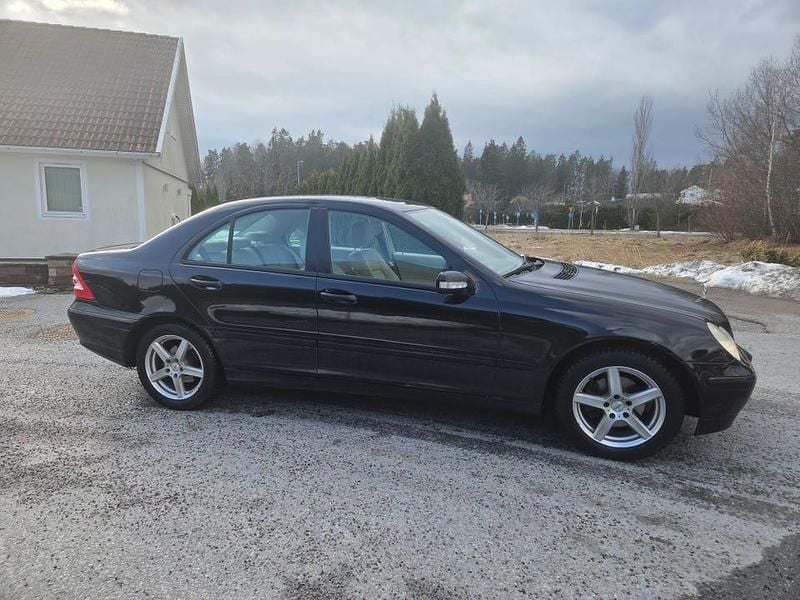 Begagnad Mercedes C180 143 HK (105 kW) 2006 Svart met